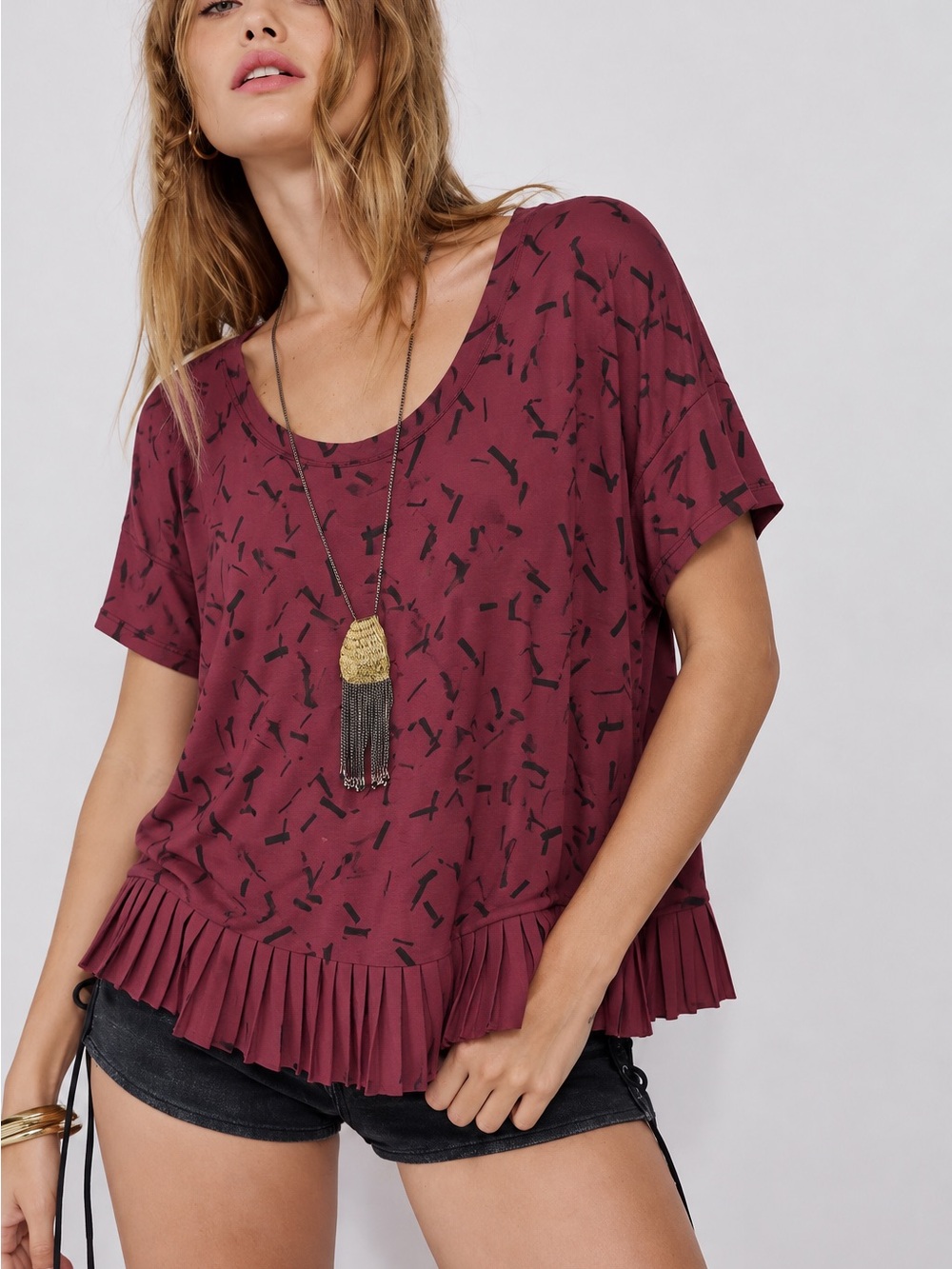 196. Women's Maroon Pleated Hem Scoop Neck Top